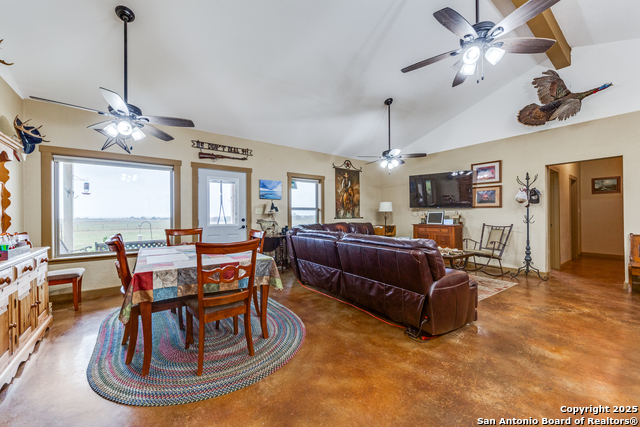 Listing photo id 4 for 2217 County Road 412
