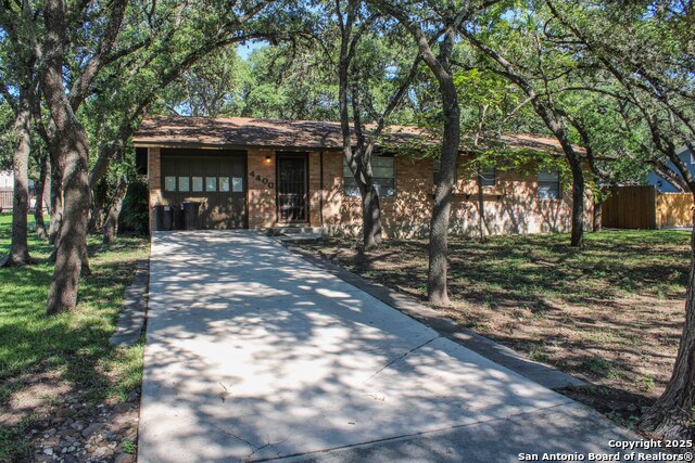 Image 2 of 27 For 4400 Lazy Oak