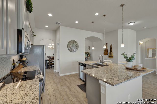 Listing photo id 8 for 3214 Roan