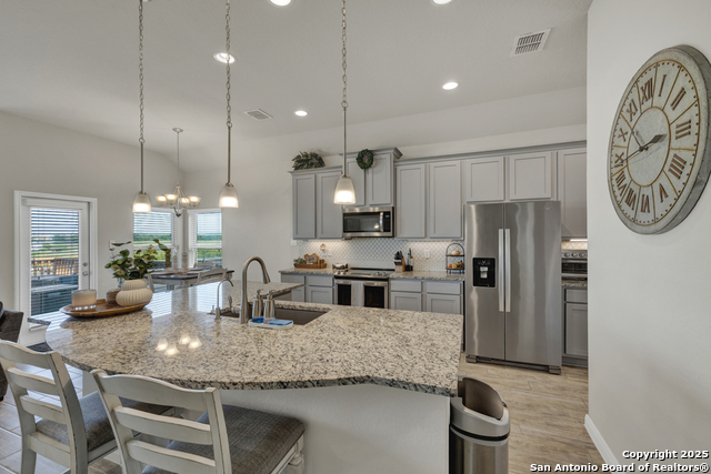 Listing photo id 9 for 3214 Roan