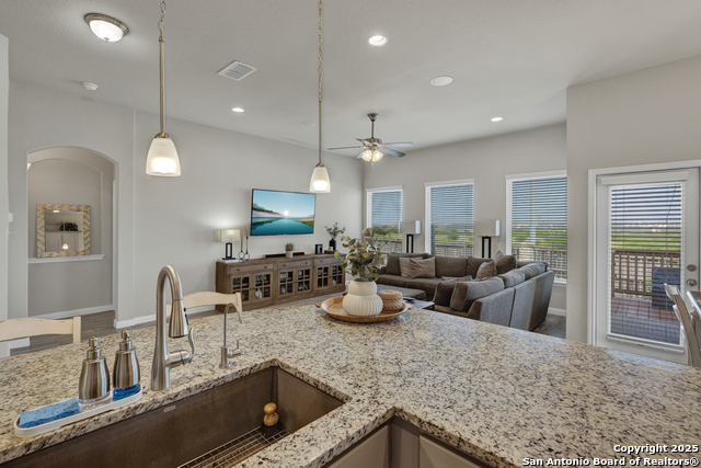 Listing photo id 11 for 3214 Roan