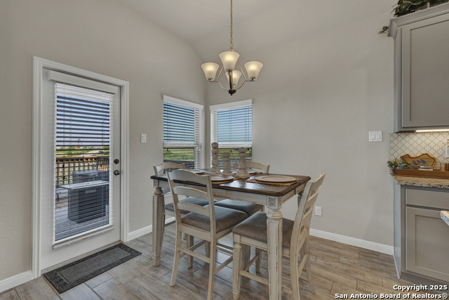 Listing photo id 12 for 3214 Roan
