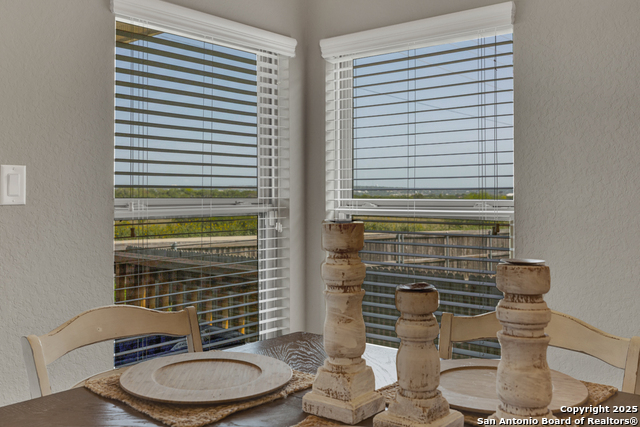 Listing photo id 13 for 3214 Roan