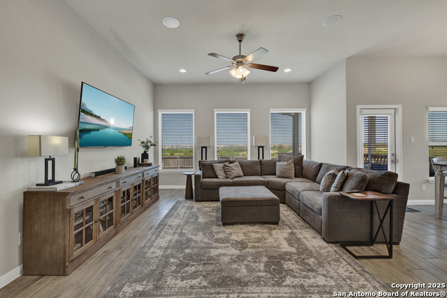 Listing photo id 14 for 3214 Roan