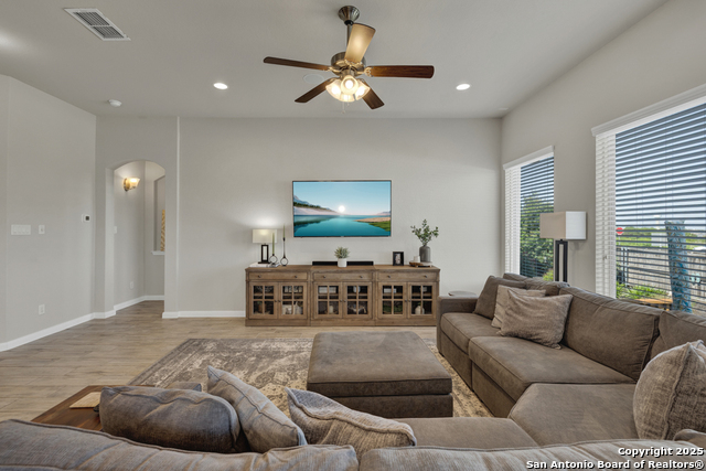 Listing photo id 15 for 3214 Roan