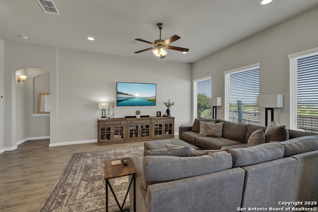 Listing photo id 17 for 3214 Roan