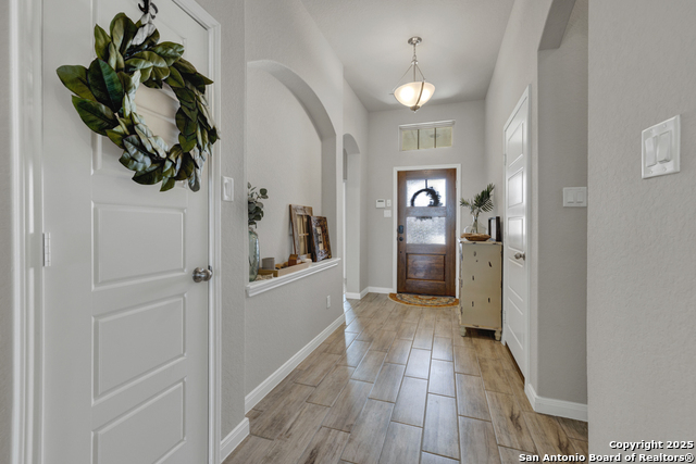 Listing photo id 0 for 3214 Roan