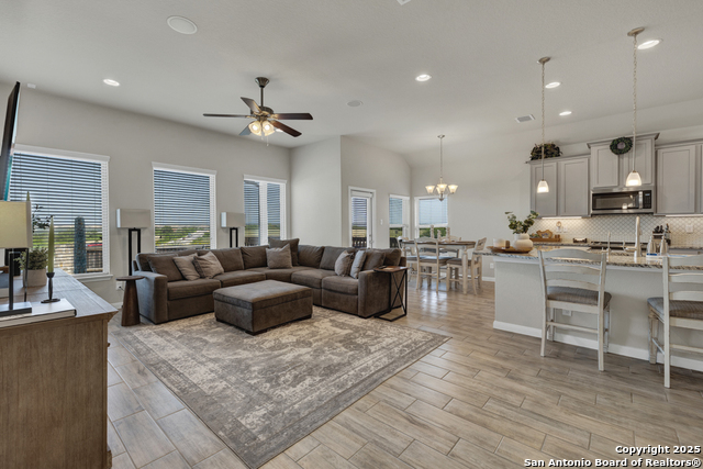 Listing photo id 18 for 3214 Roan