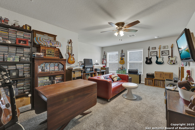 Listing photo id 31 for 3214 Roan