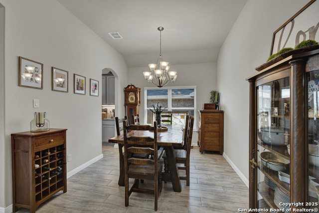 Listing photo id 2 for 3214 Roan