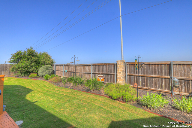 Listing photo id 40 for 3214 Roan