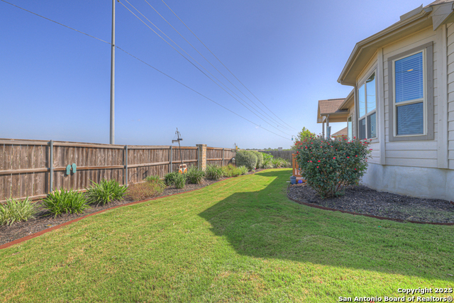 Listing photo id 41 for 3214 Roan