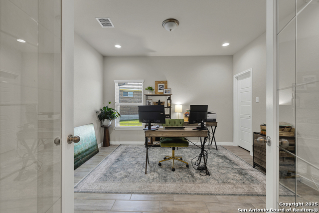 Listing photo id 3 for 3214 Roan