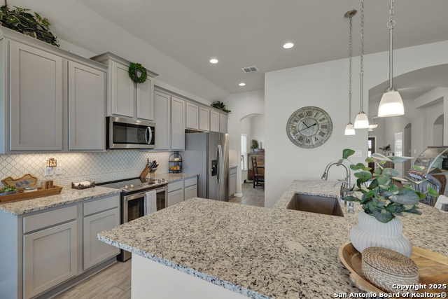Listing photo id 7 for 3214 Roan