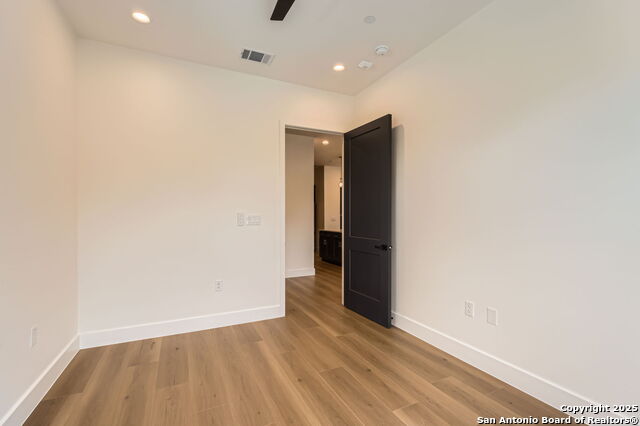 Image 14 of 25 For 10899 Hausman S 201