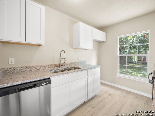 Image 10 of 23 For 4819 Corian Oak