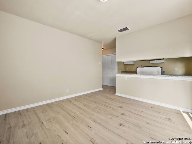 Image 12 of 23 For 4819 Corian Oak