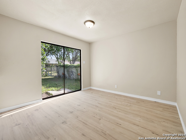 Image 13 of 23 For 4819 Corian Oak