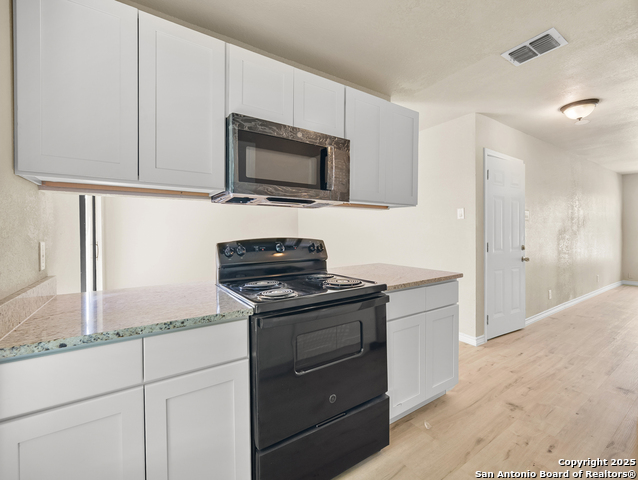 Image 9 of 23 For 4819 Corian Oak