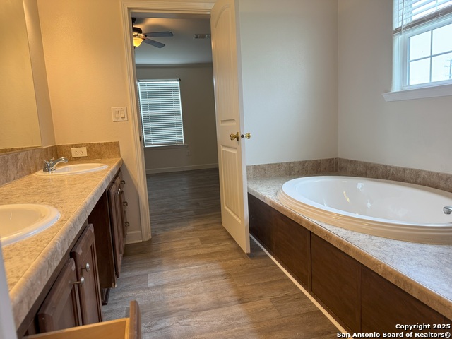 Image 15 of 27 For 8600 Loop 1604 E S