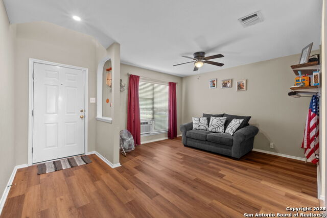 Listing photo id 1 for 534 Coral Harbor