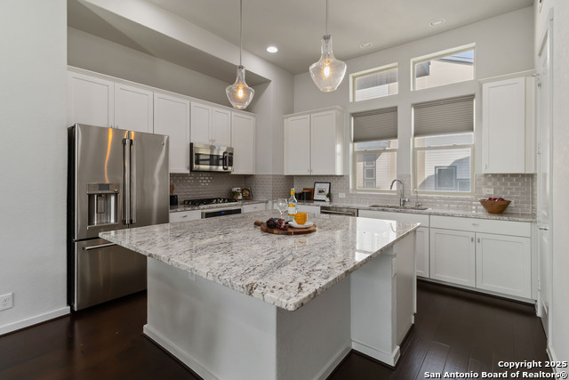 Listing photo id 10 for 2104 Saint Marys N