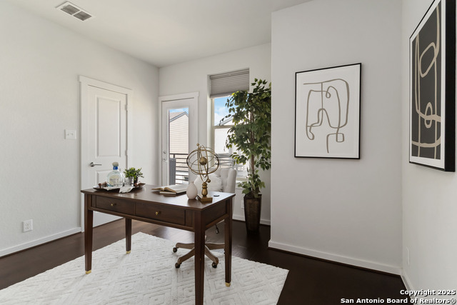 Listing photo id 17 for 2104 Saint Marys N