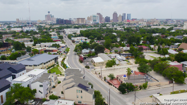 Listing photo id 25 for 2104 Saint Marys N