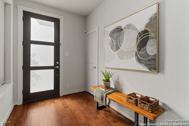 Listing photo id 4 for 2104 Saint Marys N