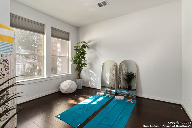 Listing photo id 5 for 2104 Saint Marys N