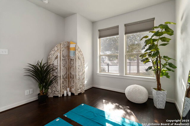Listing photo id 6 for 2104 Saint Marys N