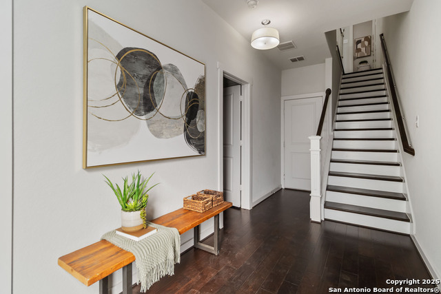 Listing photo id 7 for 2104 Saint Marys N