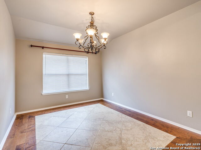 Listing photo id 13 for 9910 Shetland Gate