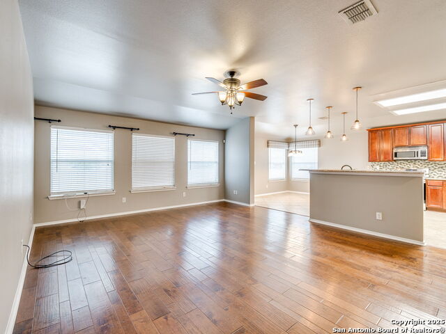 Listing photo id 21 for 9910 Shetland Gate