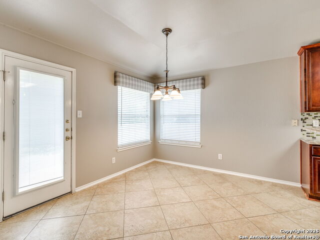 Listing photo id 23 for 9910 Shetland Gate
