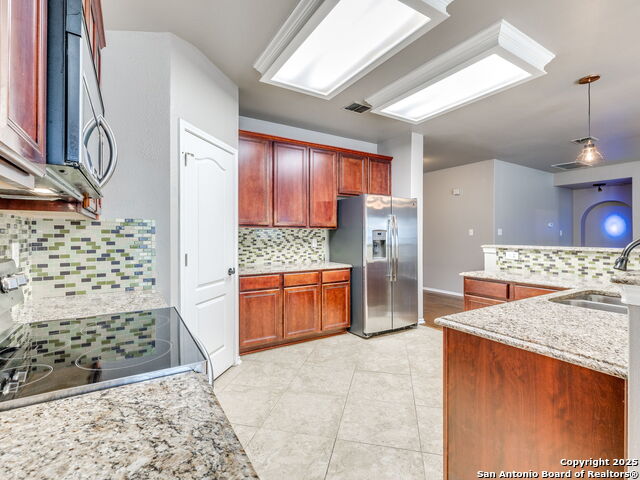 Listing photo id 26 for 9910 Shetland Gate