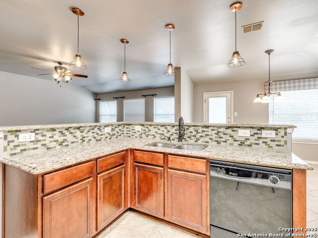 Listing photo id 27 for 9910 Shetland Gate