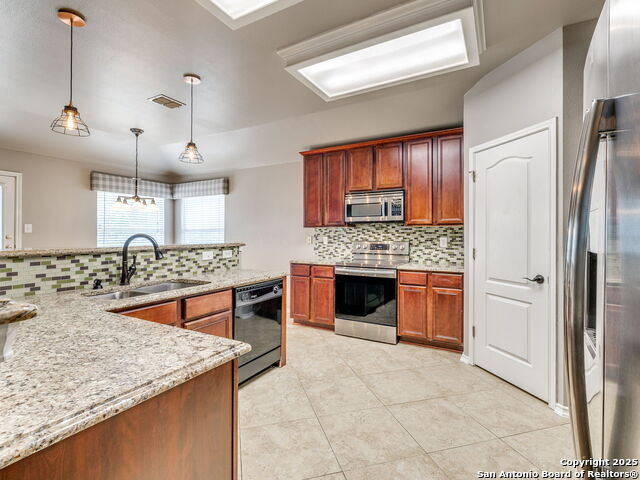 Listing photo id 31 for 9910 Shetland Gate