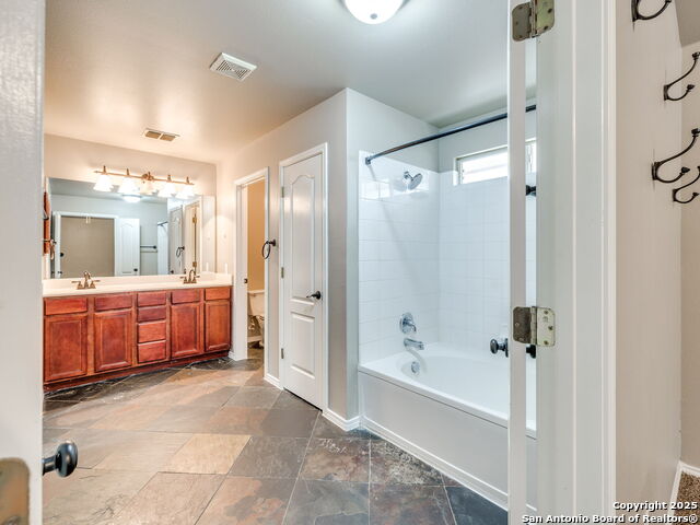 Listing photo id 34 for 9910 Shetland Gate