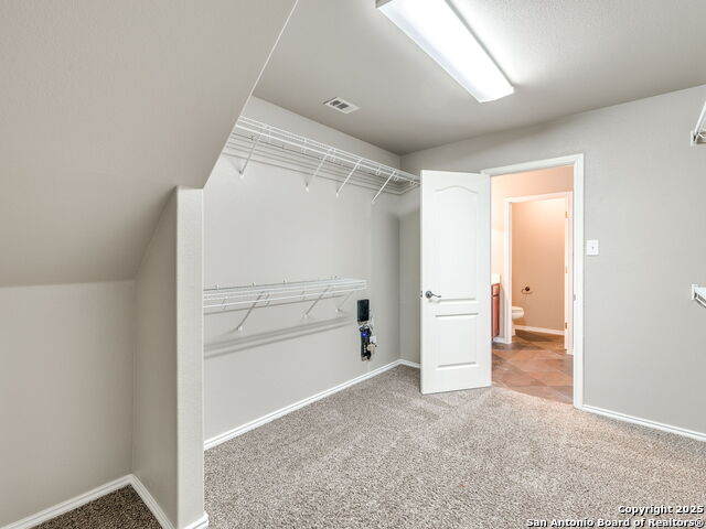 Listing photo id 39 for 9910 Shetland Gate