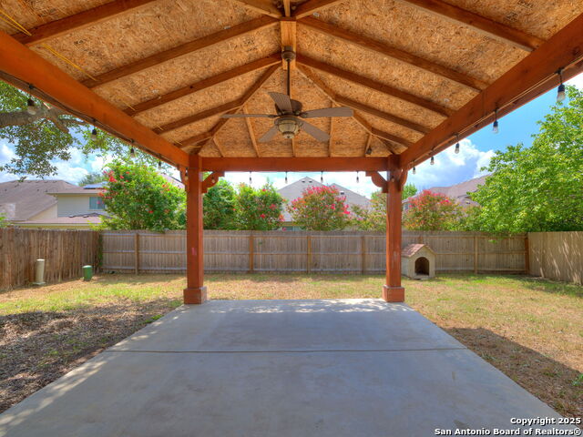 Listing photo id 43 for 9910 Shetland Gate