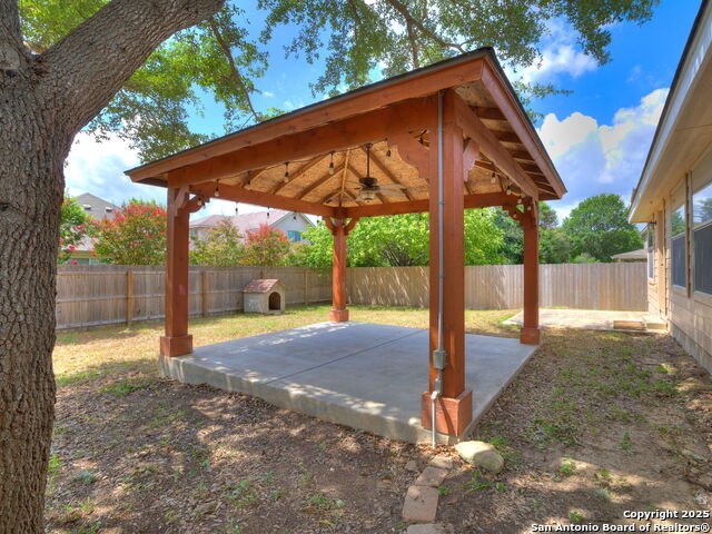 Listing photo id 44 for 9910 Shetland Gate