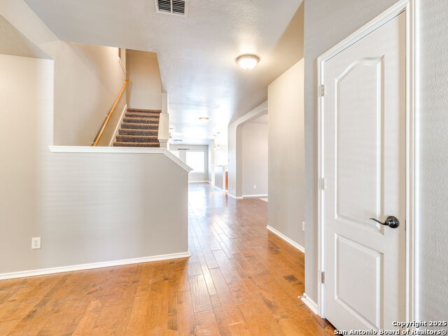 Listing photo id 3 for 9910 Shetland Gate
