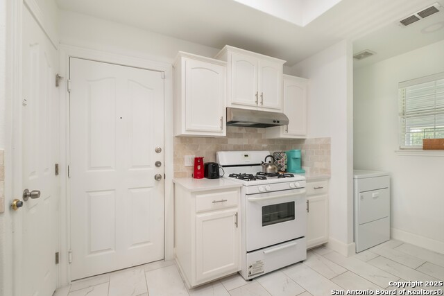 Listing photo id 9 for 2838 Wyoming St