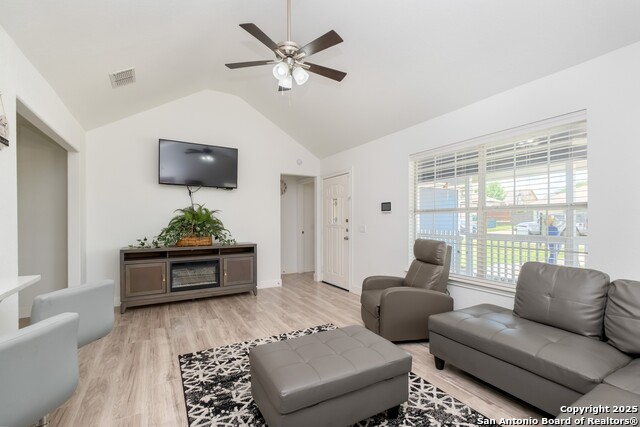 Listing photo id 1 for 2838 Wyoming St