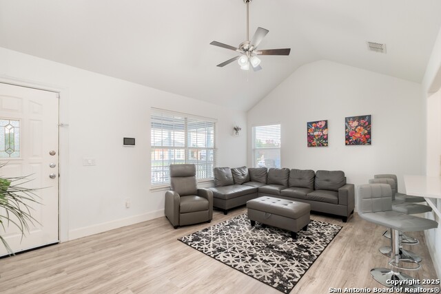 Listing photo id 3 for 2838 Wyoming St