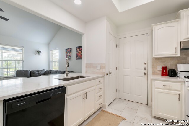Listing photo id 6 for 2838 Wyoming St