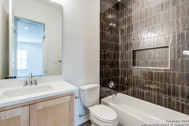 Image 19 of 31 For 138 Porter St  1201