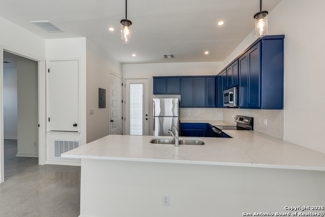 Image 5 of 31 For 138 Porter St  1201