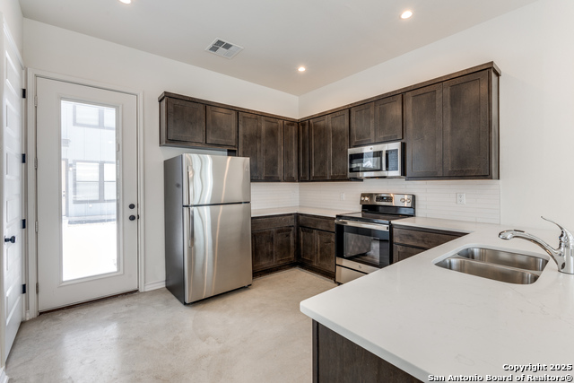 Image 7 of 31 For 138 Porter St  1201